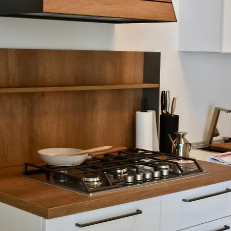 Stylish Lakefront House Ловере Экстерьер фото