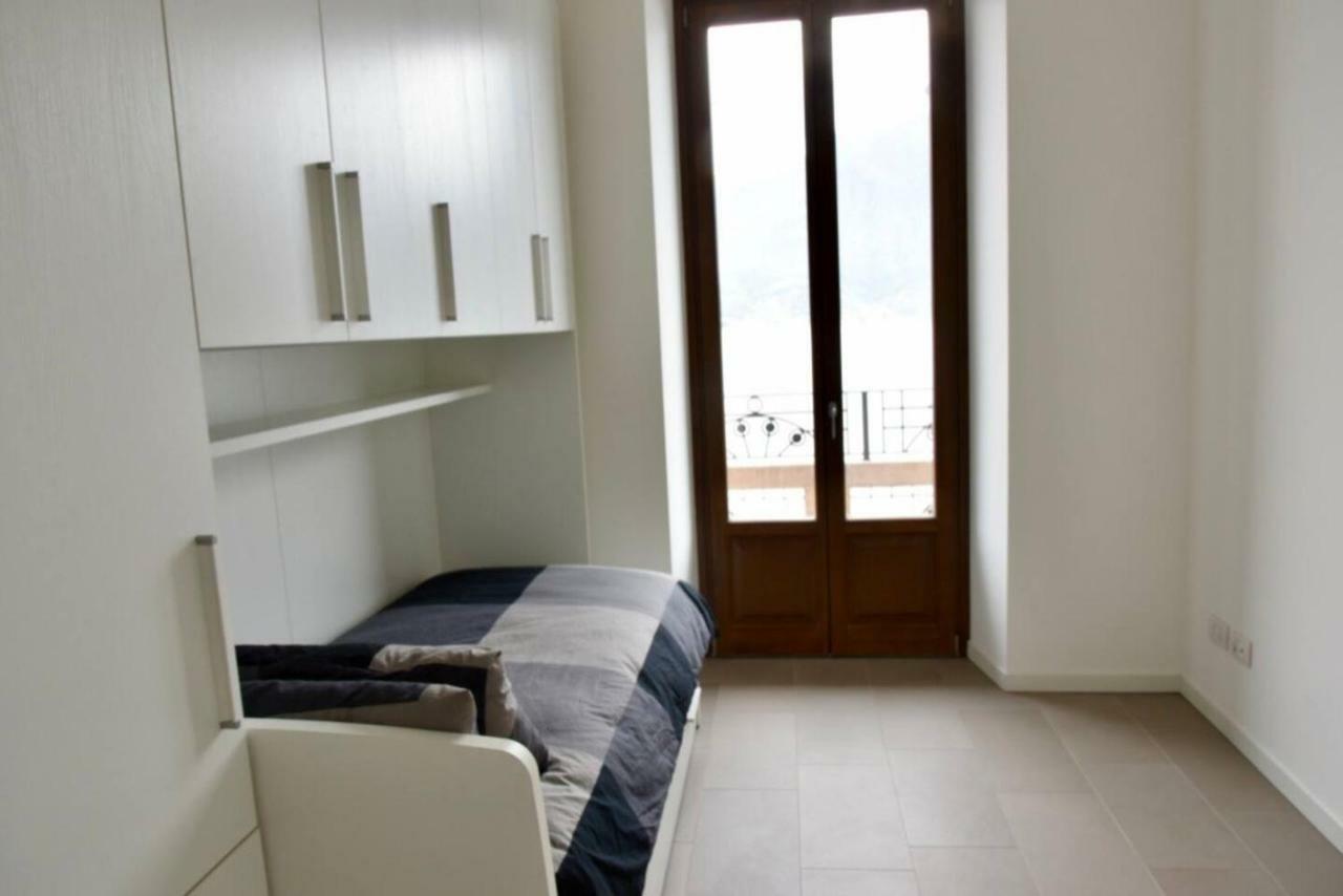 Stylish Lakefront House Ловере Экстерьер фото