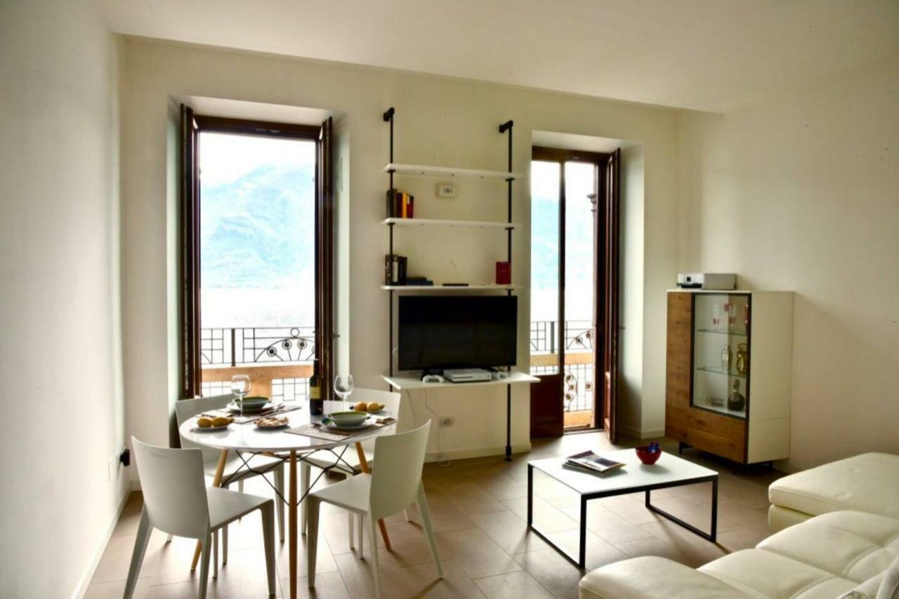Stylish Lakefront House Ловере Экстерьер фото